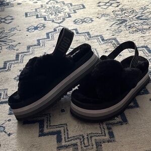 UGG Women's Black Fluffy Platform Slippers